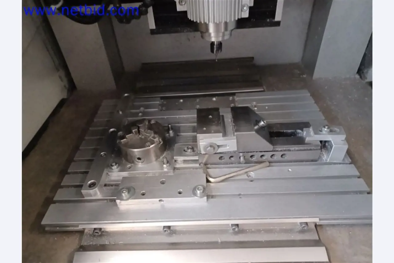 Maschinen, Anlagen, Büroeinrichtung, Zubehör und IT-Teile eines Maschinenbauers für „Kleinst“-CNC-Maschinen, Hersteller von Steuerelementen und Entwicklers von Software-4