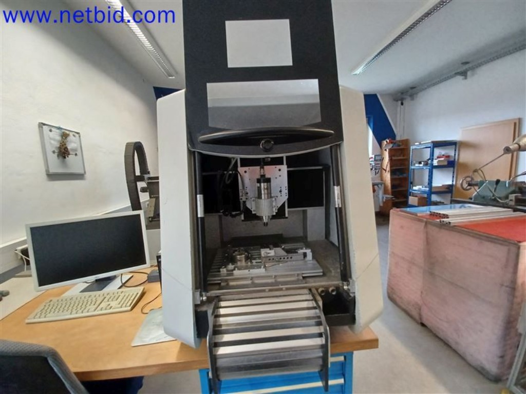 Maschinen, Anlagen, Büroeinrichtung, Zubehör und IT-Teile eines Maschinenbauers für „Kleinst“-CNC-Maschinen, Hersteller von Steuerelementen und Entwicklers von Software-5