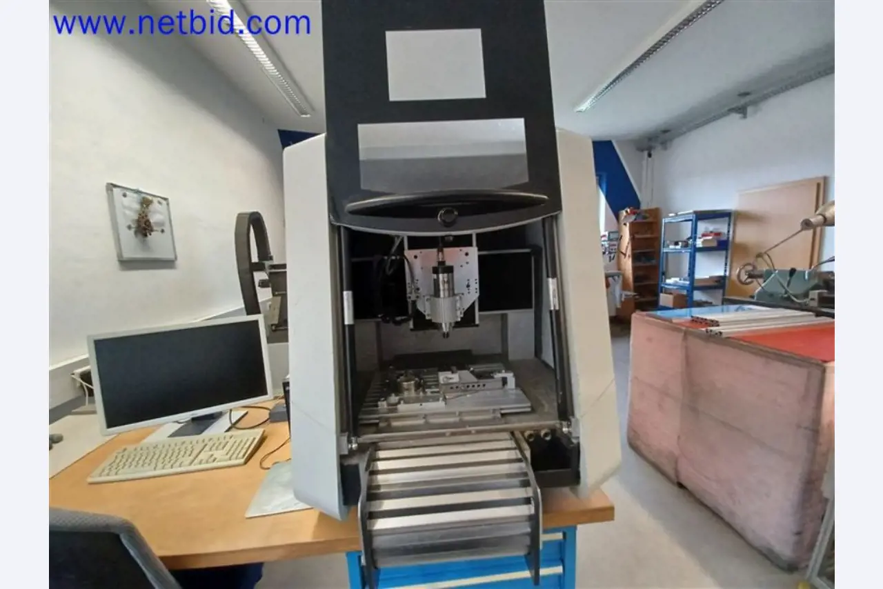 Maschinen, Anlagen, Büroeinrichtung, Zubehör und IT-Teile eines Maschinenbauers für „Kleinst“-CNC-Maschinen, Hersteller von Steuerelementen und Entwicklers von Software-5