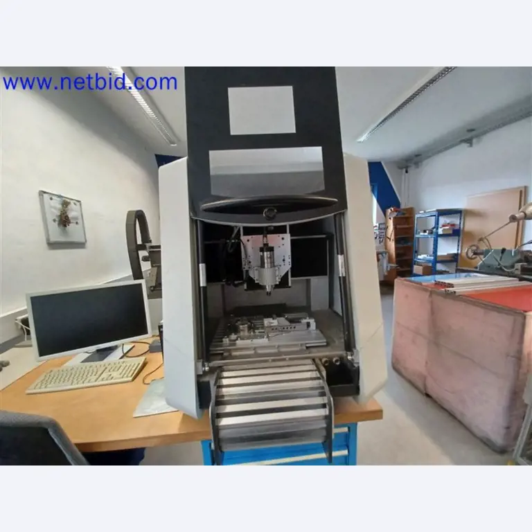 Maschinen, Anlagen, Büroeinrichtung, Zubehör und IT-Teile eines Maschinenbauers für „Kleinst“-CNC-Maschinen, Hersteller von Steuerelementen und Entwicklers von Software-5