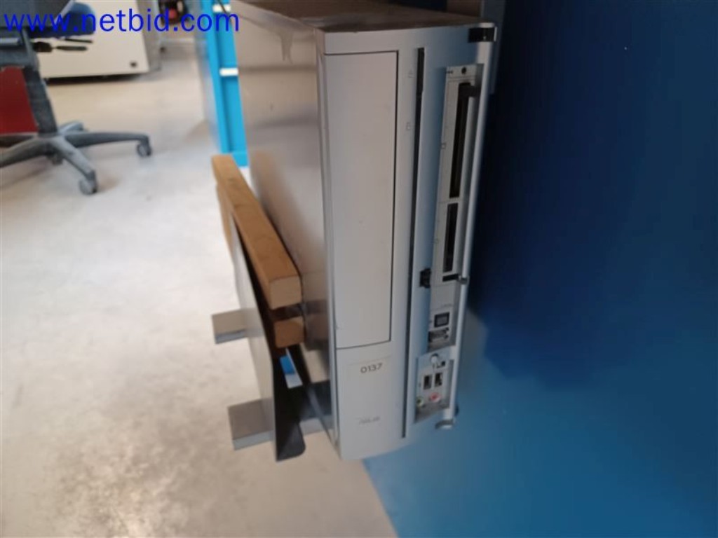 Stroje, systémy, kancelářské vybavení, příslušenství a IT části strojírenské společnosti pro "mikro" CNC stroje, výrobce řídicích prvků a vývojář softwaru.-8