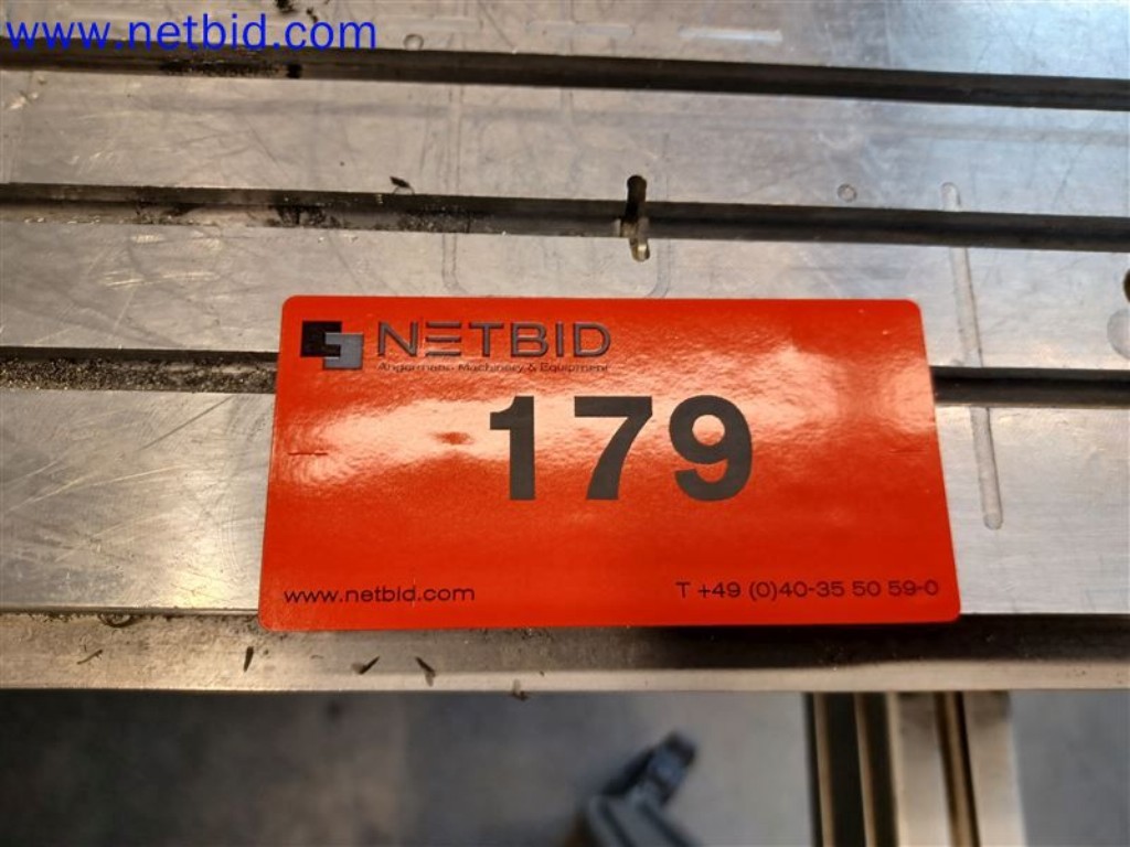 Stroje, systémy, kancelářské vybavení, příslušenství a IT části strojírenské společnosti pro "mikro" CNC stroje, výrobce řídicích prvků a vývojář softwaru.-2