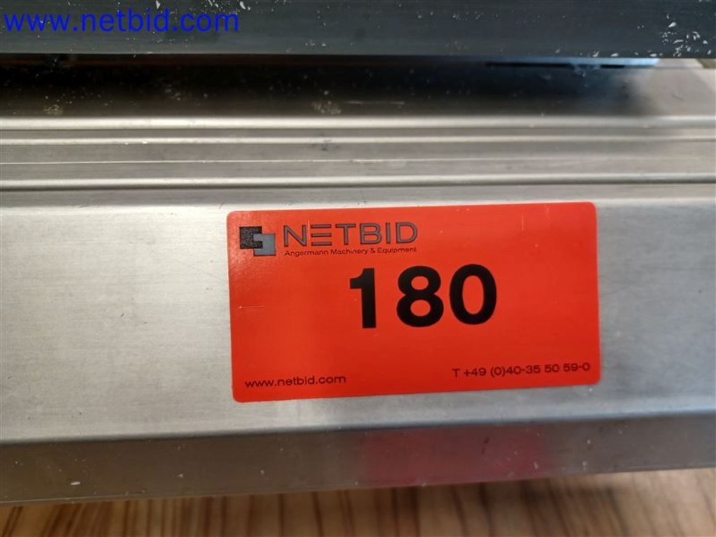 Stroje, systémy, kancelářské vybavení, příslušenství a IT části strojírenské společnosti pro "mikro" CNC stroje, výrobce řídicích prvků a vývojář softwaru.-2