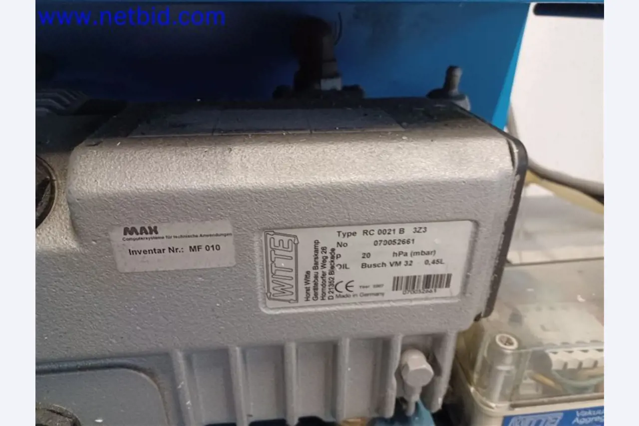 Stroje, systémy, kancelářské vybavení, příslušenství a IT části strojírenské společnosti pro "mikro" CNC stroje, výrobce řídicích prvků a vývojář softwaru.-6