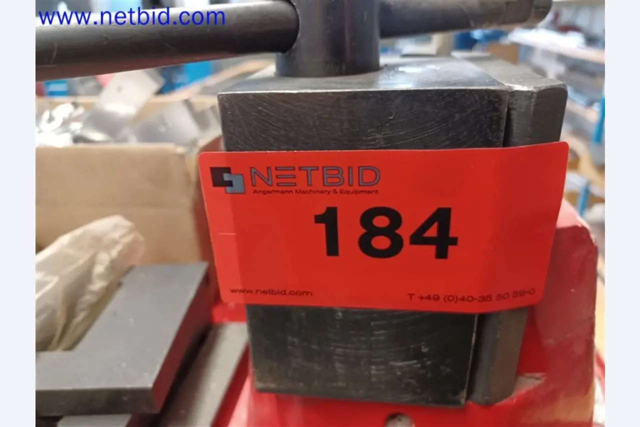 Stroje, systémy, kancelářské vybavení, příslušenství a IT části strojírenské společnosti pro "mikro" CNC stroje, výrobce řídicích prvků a vývojář softwaru.-2