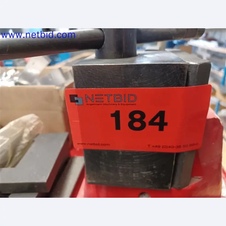 Stroje, systémy, kancelářské vybavení, příslušenství a IT části strojírenské společnosti pro "mikro" CNC stroje, výrobce řídicích prvků a vývojář softwaru.-2