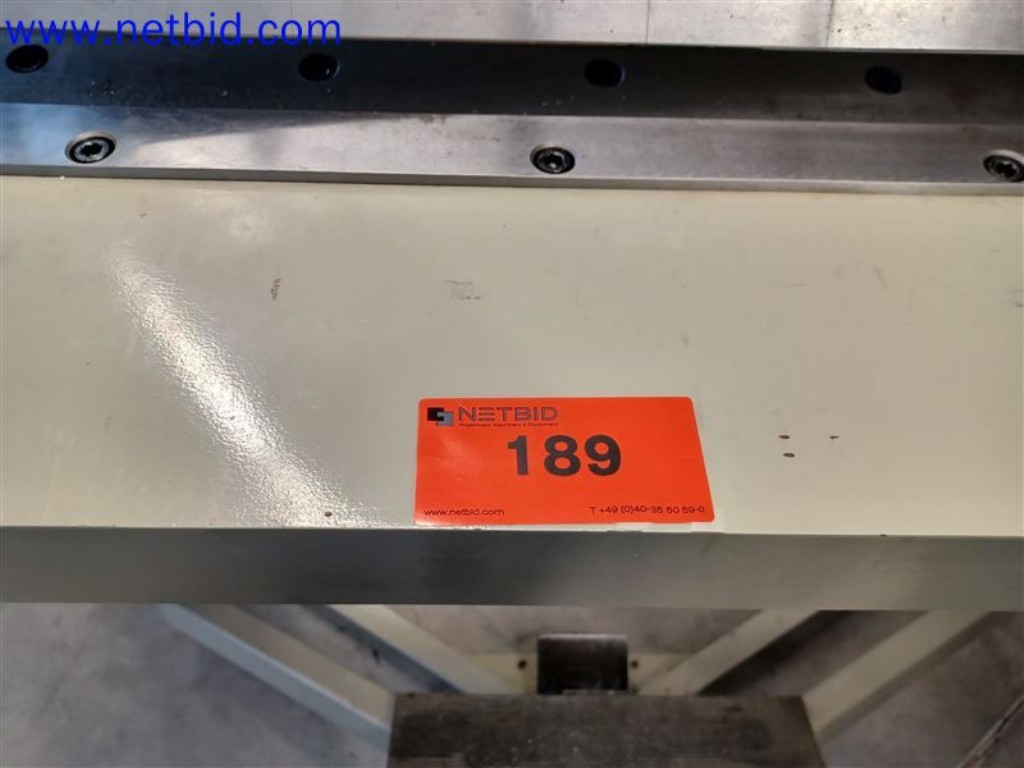 Stroje, systémy, kancelářské vybavení, příslušenství a IT části strojírenské společnosti pro "mikro" CNC stroje, výrobce řídicích prvků a vývojář softwaru.-2