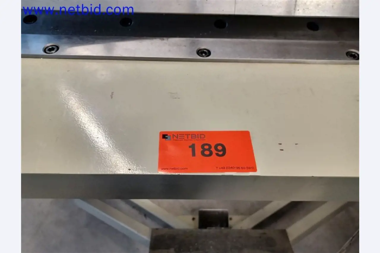 Stroje, systémy, kancelářské vybavení, příslušenství a IT části strojírenské společnosti pro "mikro" CNC stroje, výrobce řídicích prvků a vývojář softwaru.-2