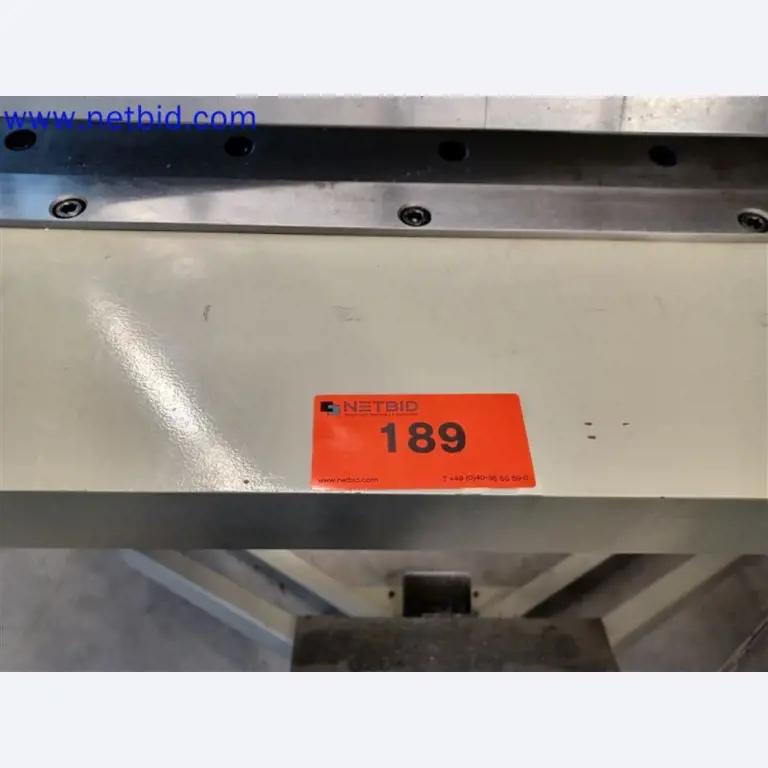 Stroje, systémy, kancelářské vybavení, příslušenství a IT části strojírenské společnosti pro "mikro" CNC stroje, výrobce řídicích prvků a vývojář softwaru.-2