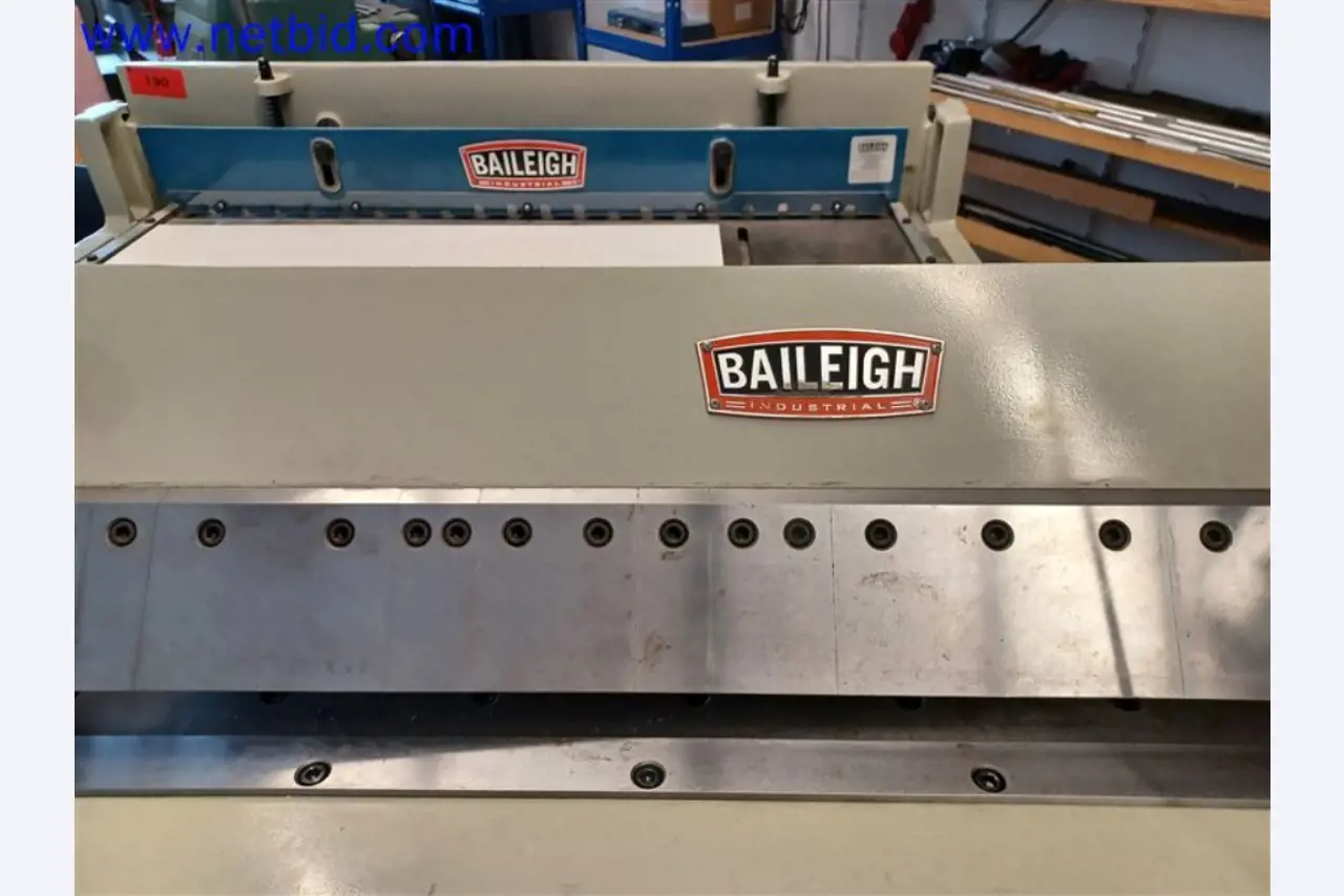 Stroje, systémy, kancelářské vybavení, příslušenství a IT části strojírenské společnosti pro "mikro" CNC stroje, výrobce řídicích prvků a vývojář softwaru.-4