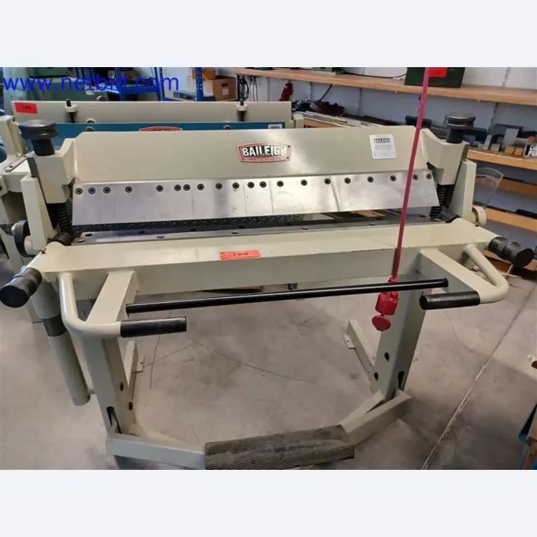 Stroje, systémy, kancelářské vybavení, příslušenství a IT části strojírenské společnosti pro "mikro" CNC stroje, výrobce řídicích prvků a vývojář softwaru.-1