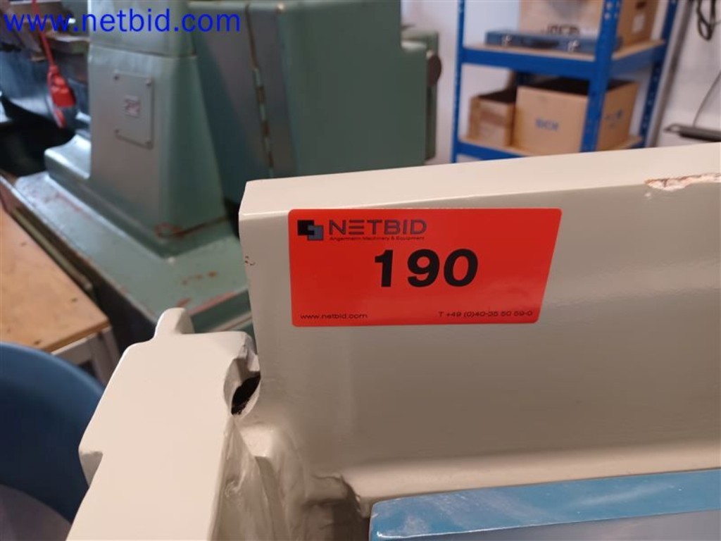 Stroje, systémy, kancelářské vybavení, příslušenství a IT části strojírenské společnosti pro "mikro" CNC stroje, výrobce řídicích prvků a vývojář softwaru.-2