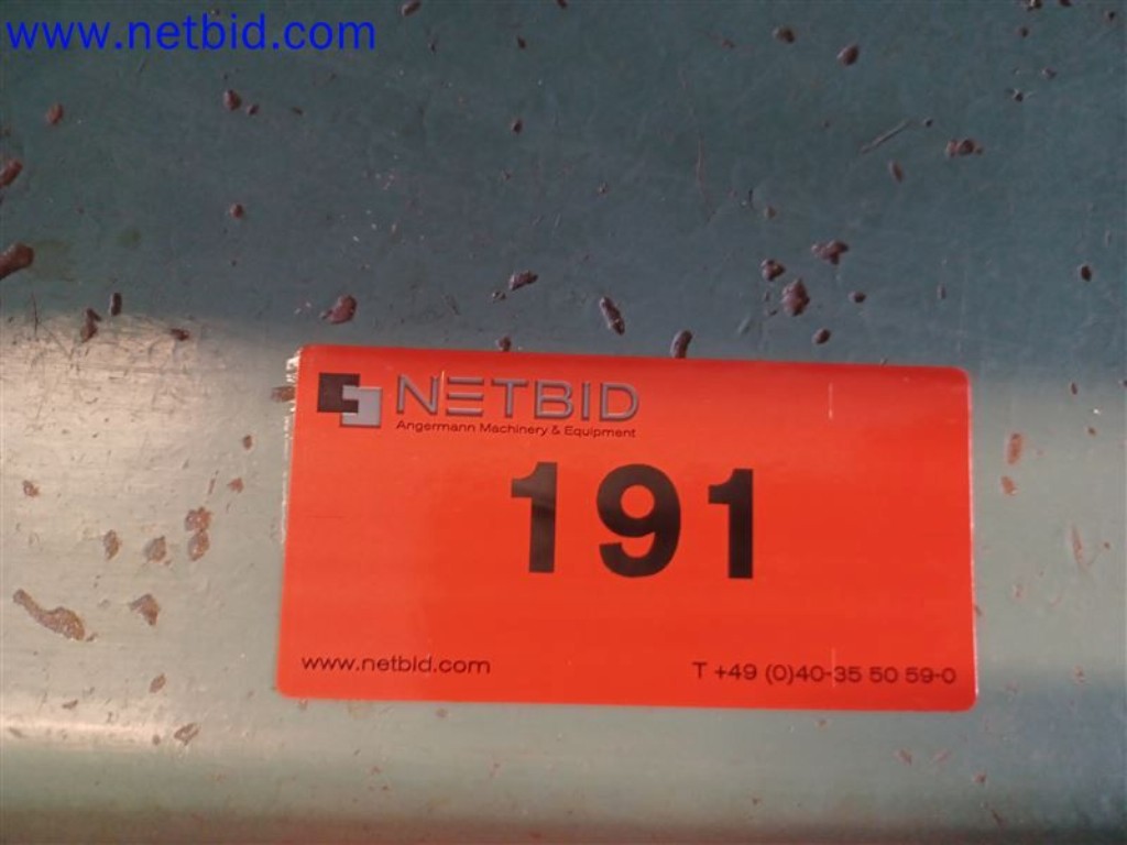 Stroje, systémy, kancelářské vybavení, příslušenství a IT části strojírenské společnosti pro "mikro" CNC stroje, výrobce řídicích prvků a vývojář softwaru.-2