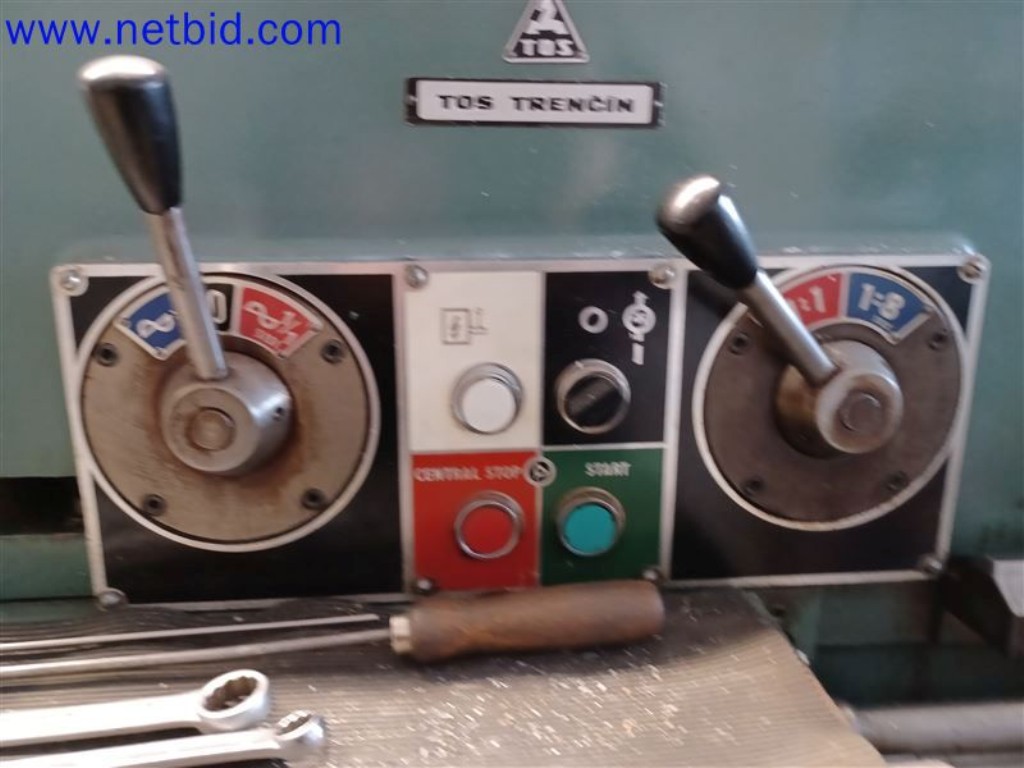 Stroje, systémy, kancelářské vybavení, příslušenství a IT části strojírenské společnosti pro "mikro" CNC stroje, výrobce řídicích prvků a vývojář softwaru.-5