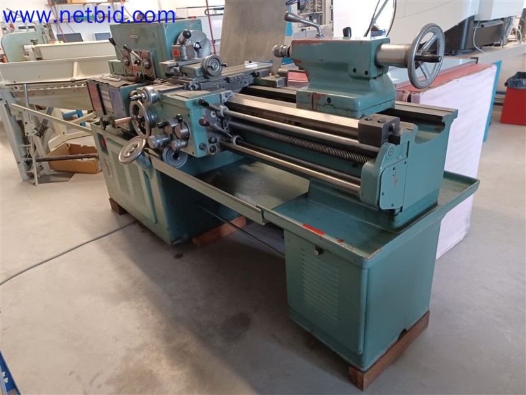 Stroje, systémy, kancelářské vybavení, příslušenství a IT části strojírenské společnosti pro "mikro" CNC stroje, výrobce řídicích prvků a vývojář softwaru.-7