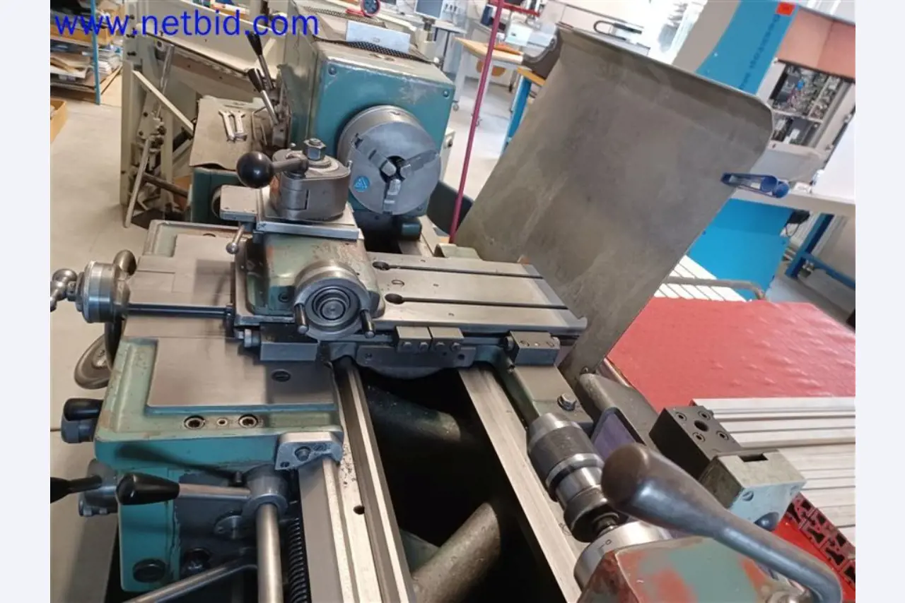 Maschinen, Anlagen, Büroeinrichtung, Zubehör und IT-Teile eines Maschinenbauers für „Kleinst“-CNC-Maschinen, Hersteller von Steuerelementen und Entwicklers von Software-1