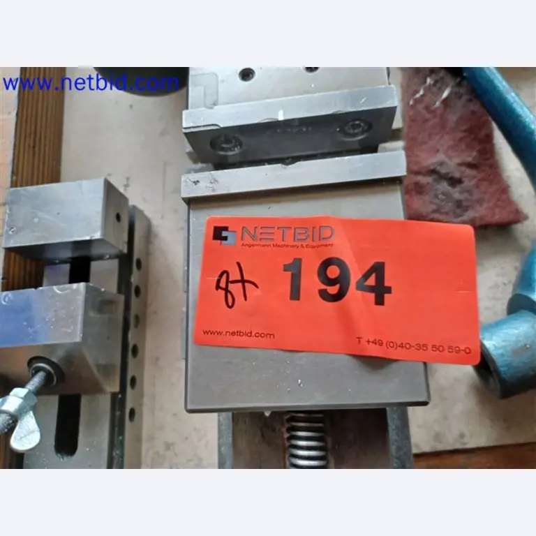 Stroje, systémy, kancelářské vybavení, příslušenství a IT části strojírenské společnosti pro "mikro" CNC stroje, výrobce řídicích prvků a vývojář softwaru.-2