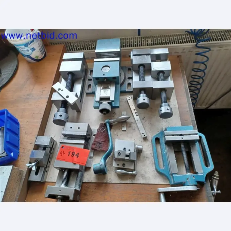 Stroje, systémy, kancelářské vybavení, příslušenství a IT části strojírenské společnosti pro "mikro" CNC stroje, výrobce řídicích prvků a vývojář softwaru.-1