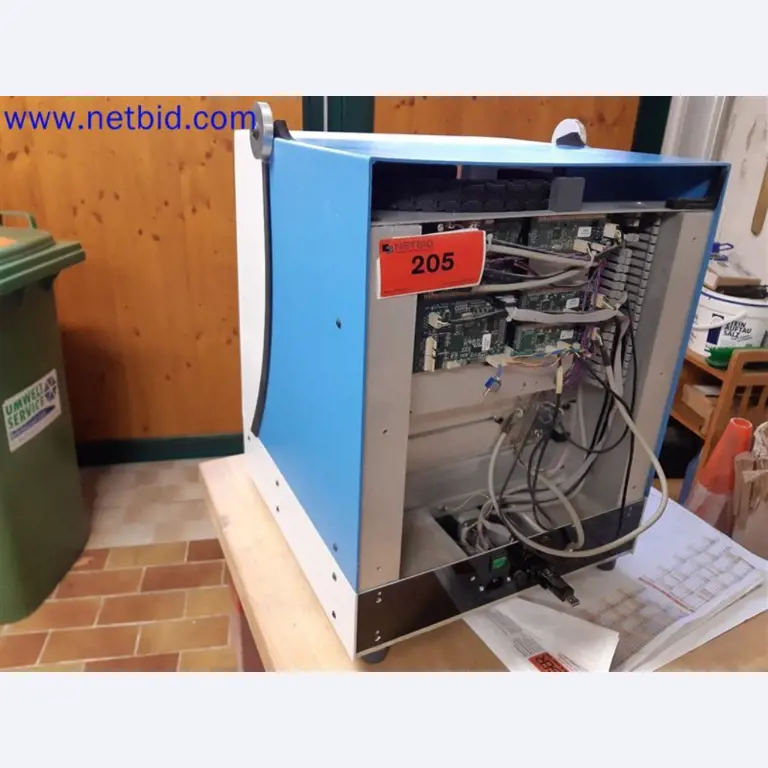 Stroje, systémy, kancelářské vybavení, příslušenství a IT části strojírenské společnosti pro "mikro" CNC stroje, výrobce řídicích prvků a vývojář softwaru.-2