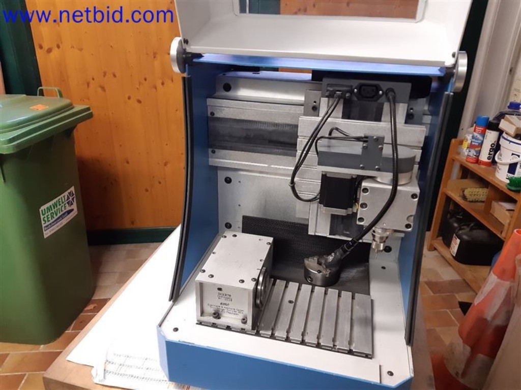 Stroje, systémy, kancelářské vybavení, příslušenství a IT části strojírenské společnosti pro "mikro" CNC stroje, výrobce řídicích prvků a vývojář softwaru.-1