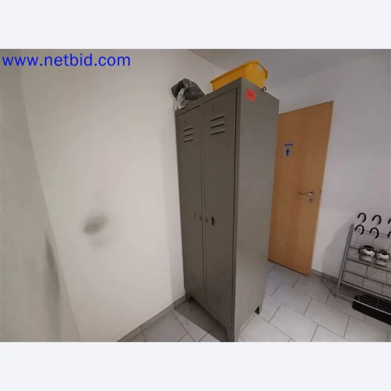 Stroje, systémy, kancelářské vybavení, příslušenství a IT části strojírenské společnosti pro "mikro" CNC stroje, výrobce řídicích prvků a vývojář softwaru.-1