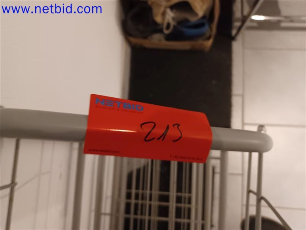 Stroje, systémy, kancelářské vybavení, příslušenství a IT části strojírenské společnosti pro "mikro" CNC stroje, výrobce řídicích prvků a vývojář softwaru.-4