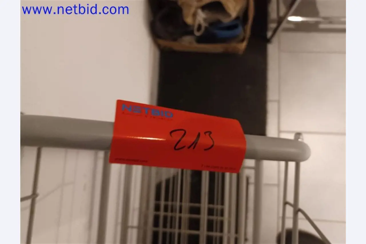 Stroje, systémy, kancelářské vybavení, příslušenství a IT části strojírenské společnosti pro "mikro" CNC stroje, výrobce řídicích prvků a vývojář softwaru.-4