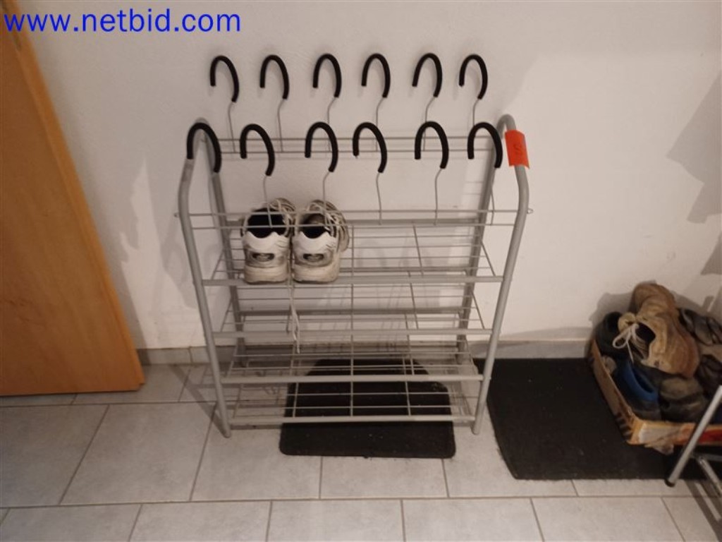 Stroje, systémy, kancelářské vybavení, příslušenství a IT části strojírenské společnosti pro "mikro" CNC stroje, výrobce řídicích prvků a vývojář softwaru.-6