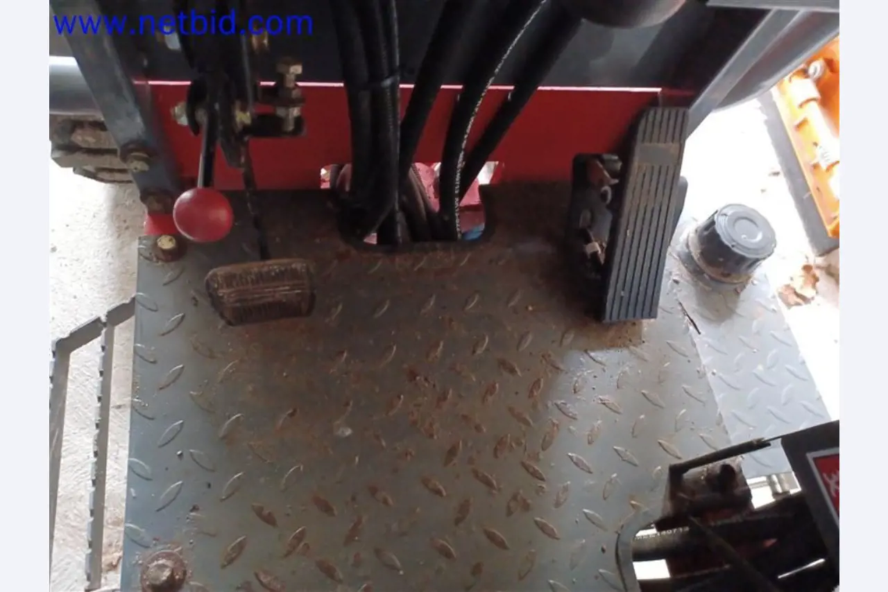 Machines, systemen, kantooruitrusting, accessoires en IT-onderdelen van een machinebouwbedrijf voor "micro" CNC-machines, fabrikant van besturingselementen en softwareontwikkelaar-11