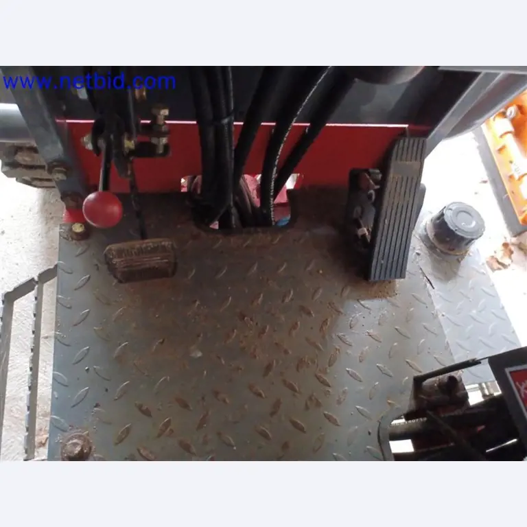 Machines, systemen, kantooruitrusting, accessoires en IT-onderdelen van een machinebouwbedrijf voor "micro" CNC-machines, fabrikant van besturingselementen en softwareontwikkelaar-11