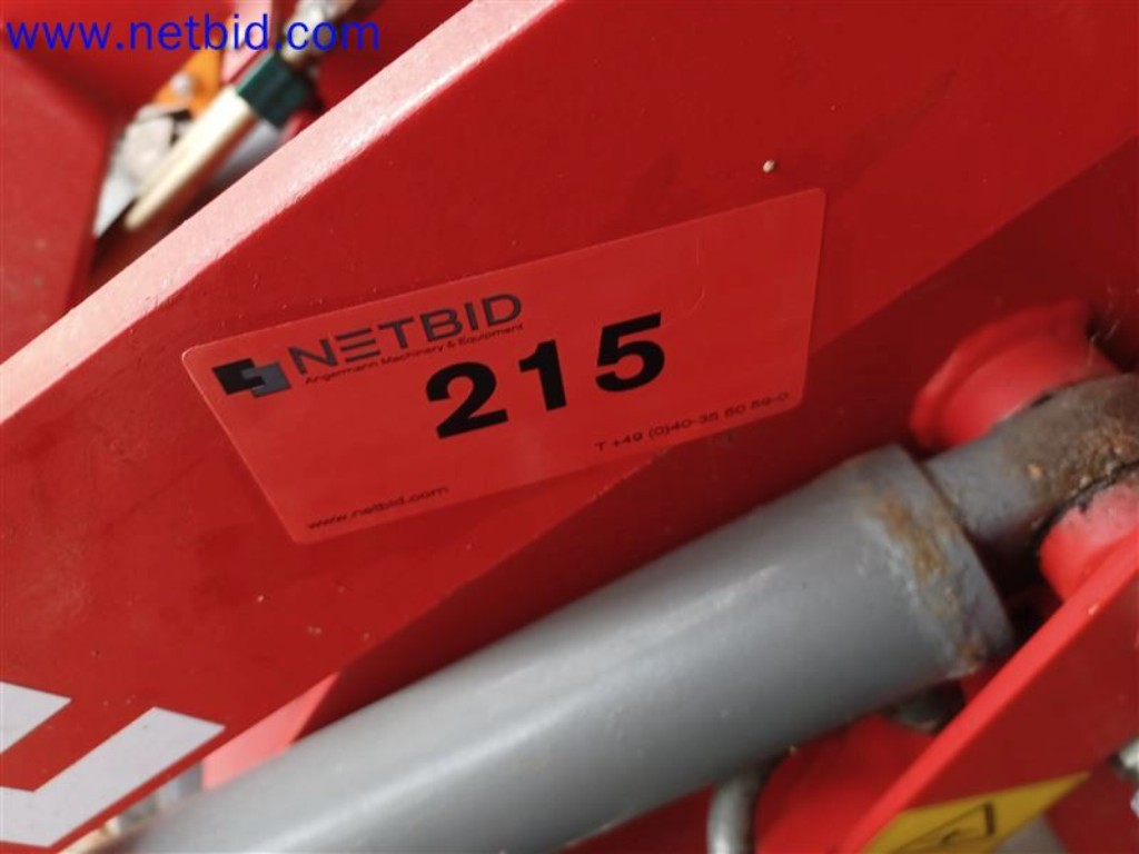 Stroje, systémy, kancelářské vybavení, příslušenství a IT části strojírenské společnosti pro "mikro" CNC stroje, výrobce řídicích prvků a vývojář softwaru.-2