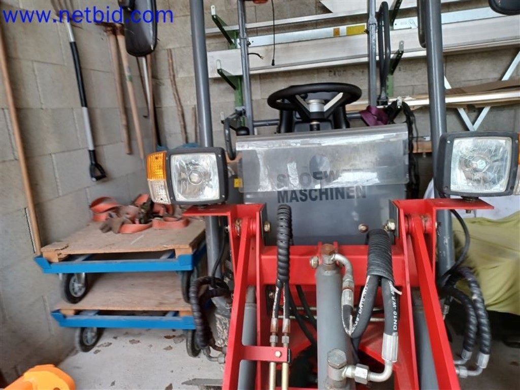 Stroje, systémy, kancelářské vybavení, příslušenství a IT části strojírenské společnosti pro "mikro" CNC stroje, výrobce řídicích prvků a vývojář softwaru.-4