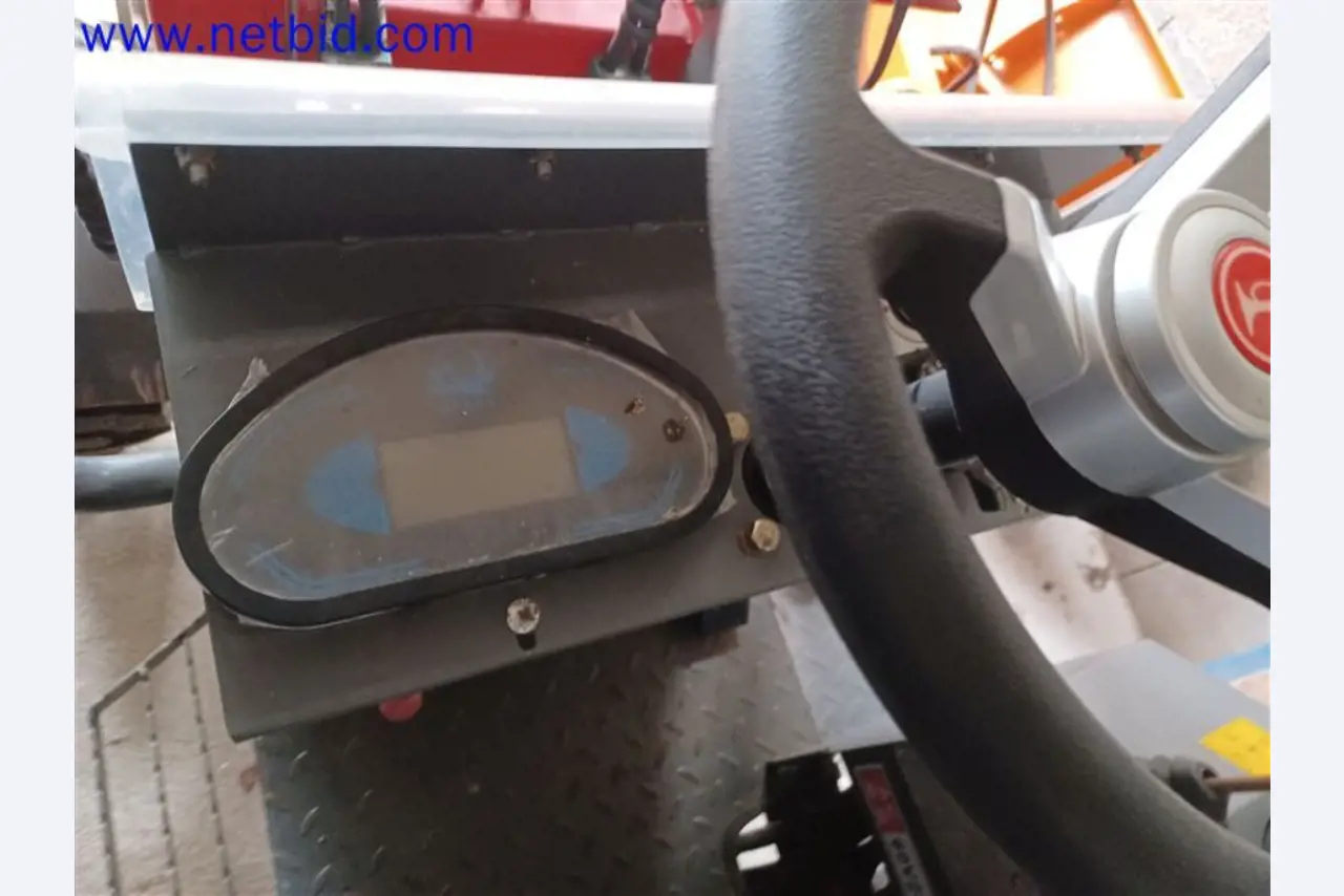 Machines, systemen, kantooruitrusting, accessoires en IT-onderdelen van een machinebouwbedrijf voor "micro" CNC-machines, fabrikant van besturingselementen en softwareontwikkelaar-7