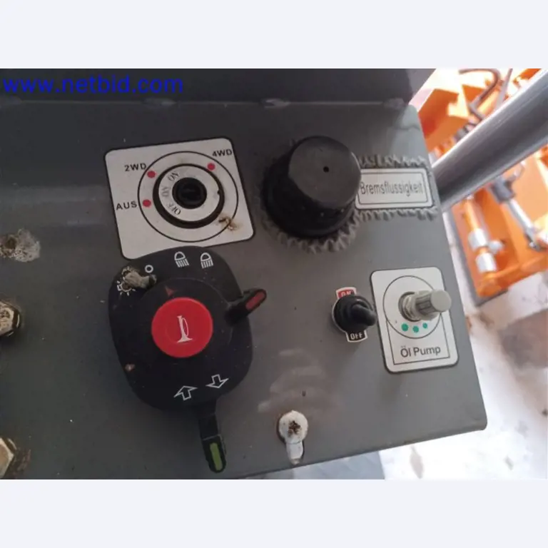 Machines, systemen, kantooruitrusting, accessoires en IT-onderdelen van een machinebouwbedrijf voor "micro" CNC-machines, fabrikant van besturingselementen en softwareontwikkelaar-8