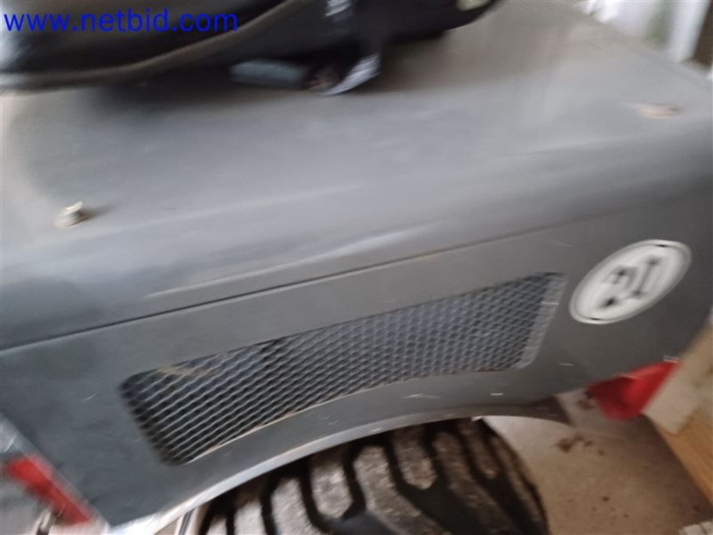 Stroje, systémy, kancelářské vybavení, příslušenství a IT části strojírenské společnosti pro "mikro" CNC stroje, výrobce řídicích prvků a vývojář softwaru.-9