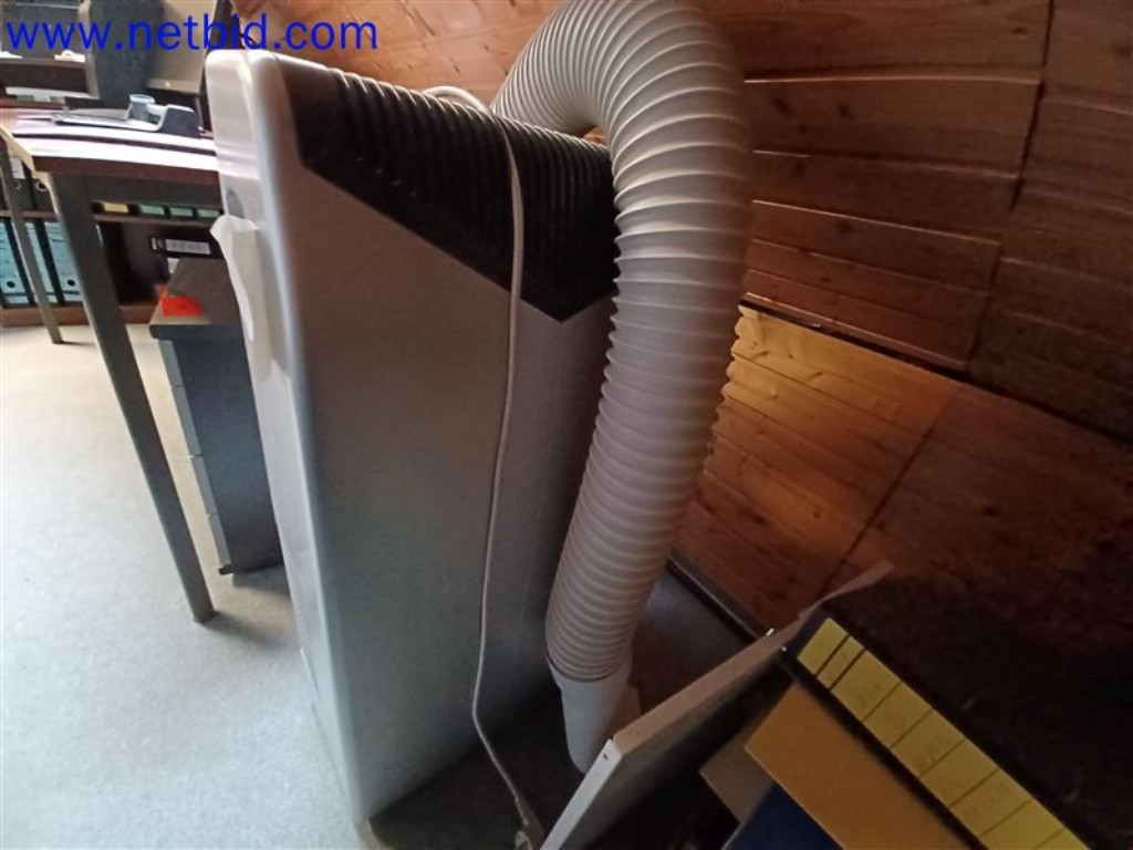 Stroje, systémy, kancelářské vybavení, příslušenství a IT části strojírenské společnosti pro "mikro" CNC stroje, výrobce řídicích prvků a vývojář softwaru.-4