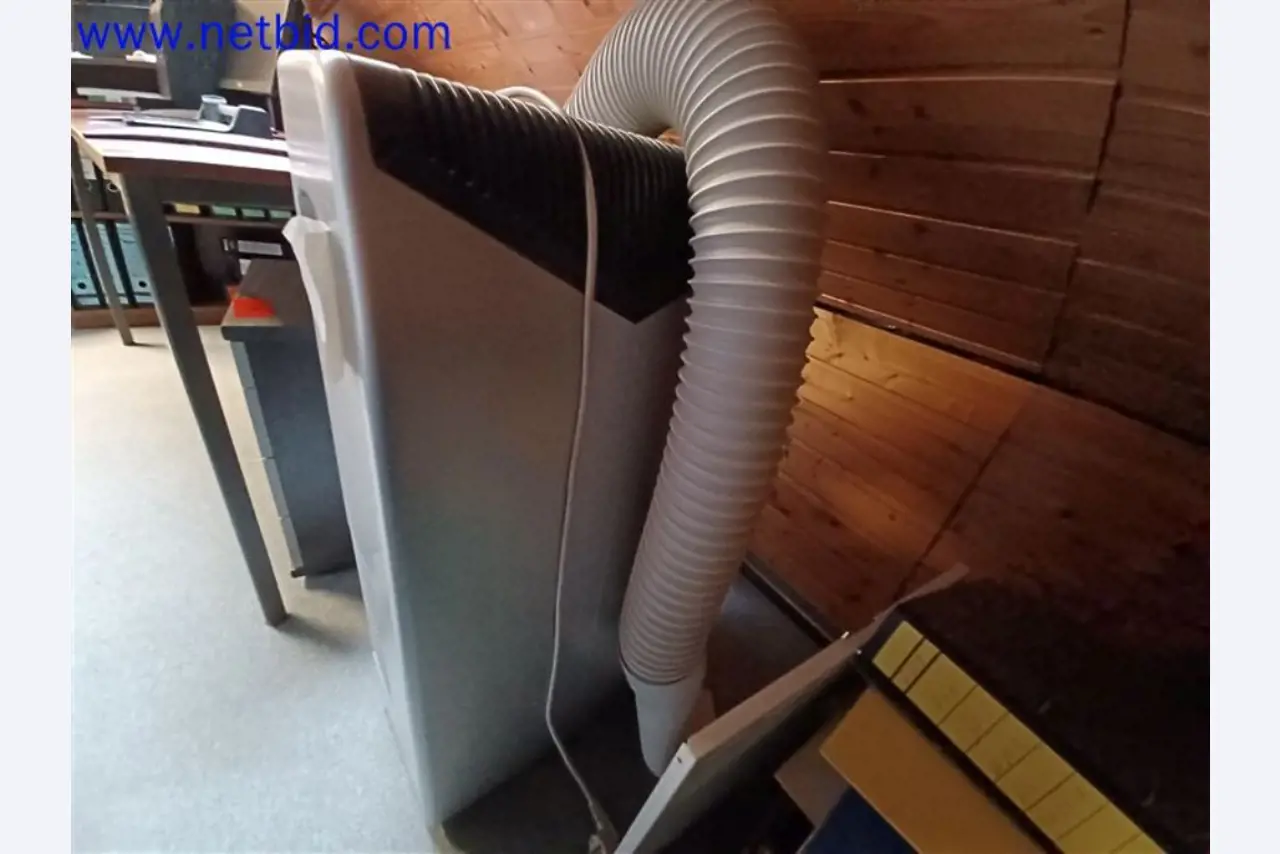 Stroje, systémy, kancelářské vybavení, příslušenství a IT části strojírenské společnosti pro "mikro" CNC stroje, výrobce řídicích prvků a vývojář softwaru.-4