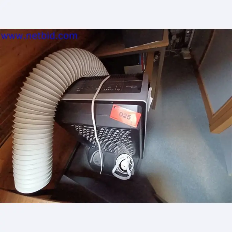 Stroje, systémy, kancelářské vybavení, příslušenství a IT části strojírenské společnosti pro "mikro" CNC stroje, výrobce řídicích prvků a vývojář softwaru.-1