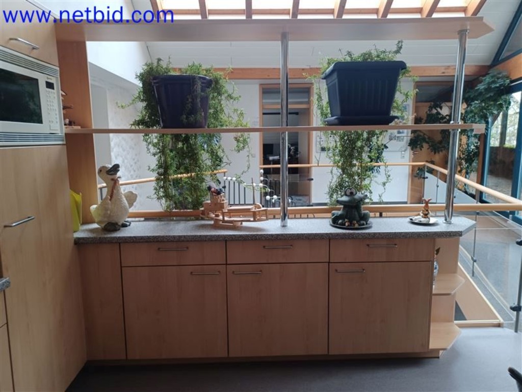 Maschinen, Anlagen, Büroeinrichtung, Zubehör und IT-Teile eines Maschinenbauers für „Kleinst“-CNC-Maschinen, Hersteller von Steuerelementen und Entwicklers von Software-3