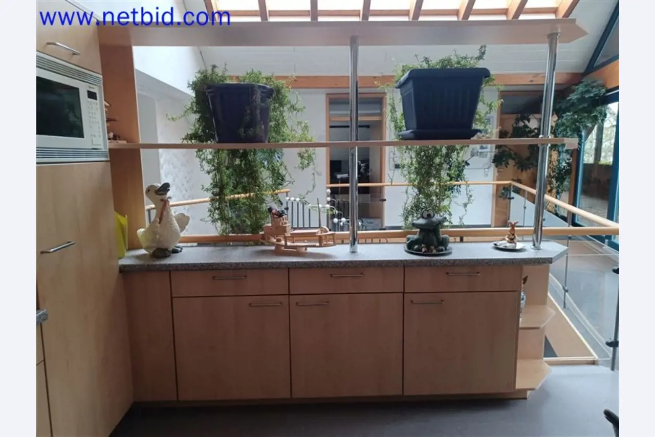 Maschinen, Anlagen, Büroeinrichtung, Zubehör und IT-Teile eines Maschinenbauers für „Kleinst“-CNC-Maschinen, Hersteller von Steuerelementen und Entwicklers von Software-3