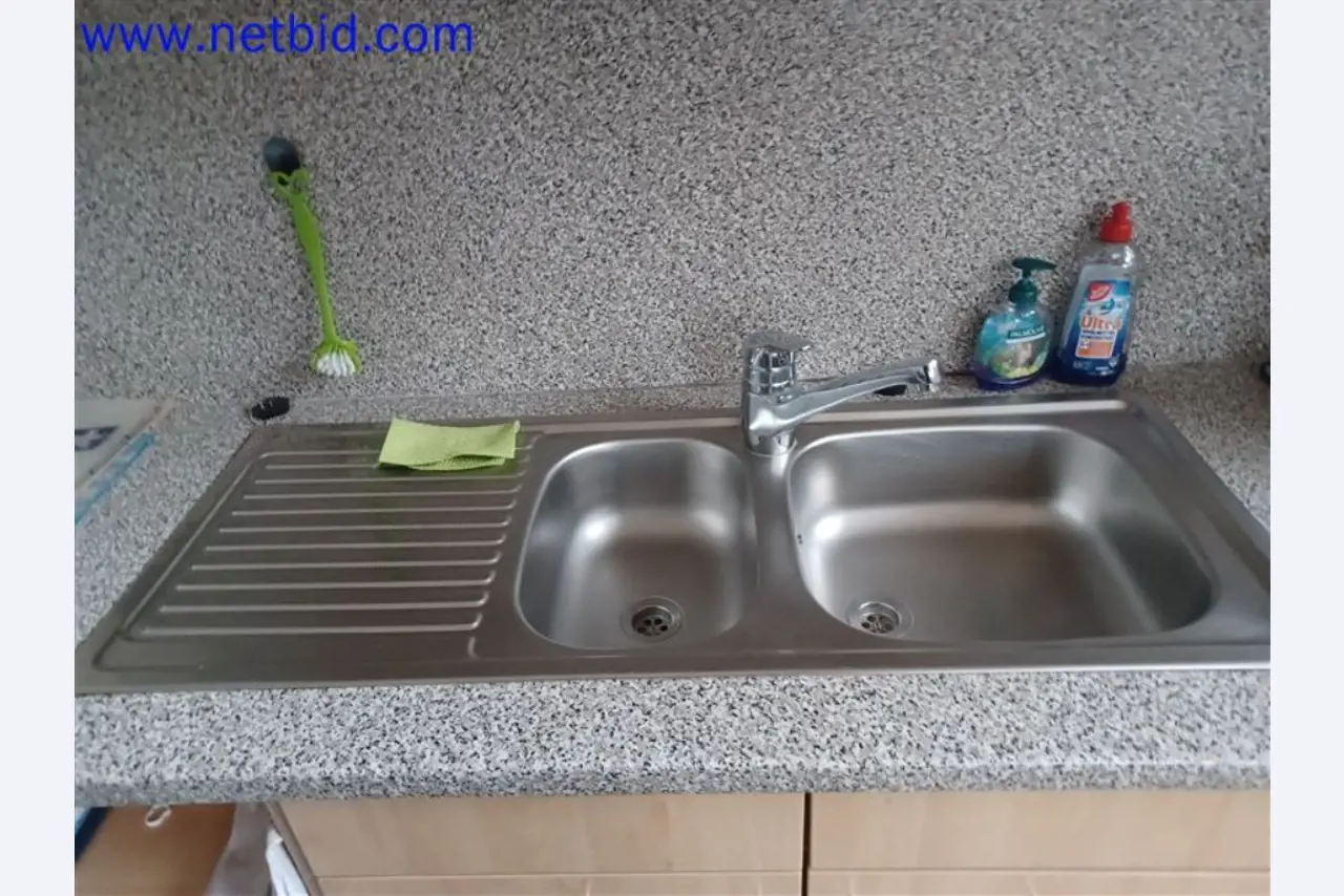 Maschinen, Anlagen, Büroeinrichtung, Zubehör und IT-Teile eines Maschinenbauers für „Kleinst“-CNC-Maschinen, Hersteller von Steuerelementen und Entwicklers von Software-4