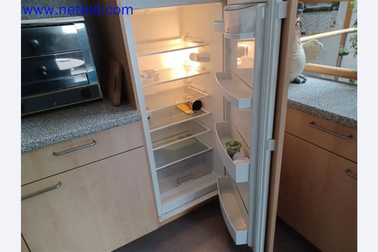 Maschinen, Anlagen, Büroeinrichtung, Zubehör und IT-Teile eines Maschinenbauers für „Kleinst“-CNC-Maschinen, Hersteller von Steuerelementen und Entwicklers von Software-6