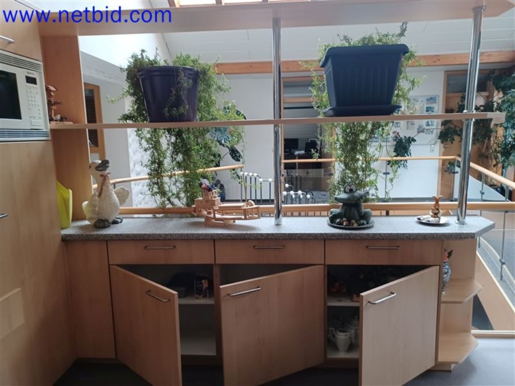 Maschinen, Anlagen, Büroeinrichtung, Zubehör und IT-Teile eines Maschinenbauers für „Kleinst“-CNC-Maschinen, Hersteller von Steuerelementen und Entwicklers von Software-7