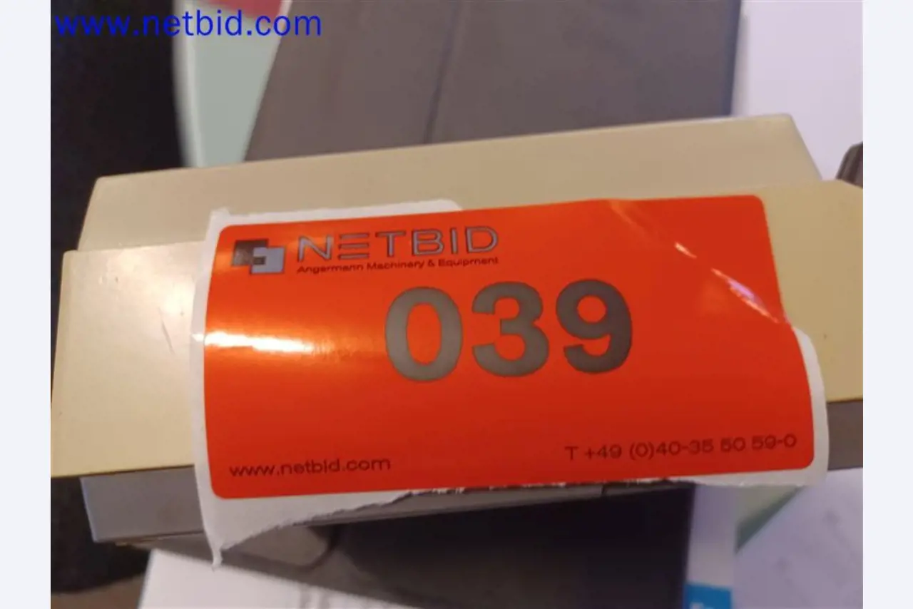 Stroje, systémy, kancelářské vybavení, příslušenství a IT části strojírenské společnosti pro "mikro" CNC stroje, výrobce řídicích prvků a vývojář softwaru.-2