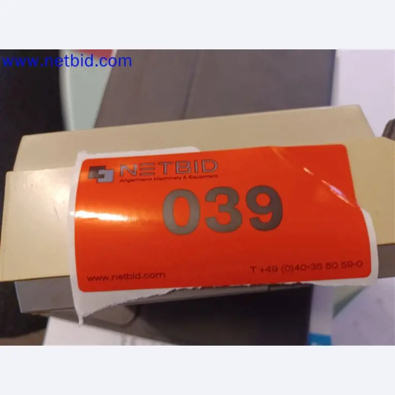 Stroje, systémy, kancelářské vybavení, příslušenství a IT části strojírenské společnosti pro "mikro" CNC stroje, výrobce řídicích prvků a vývojář softwaru.-2