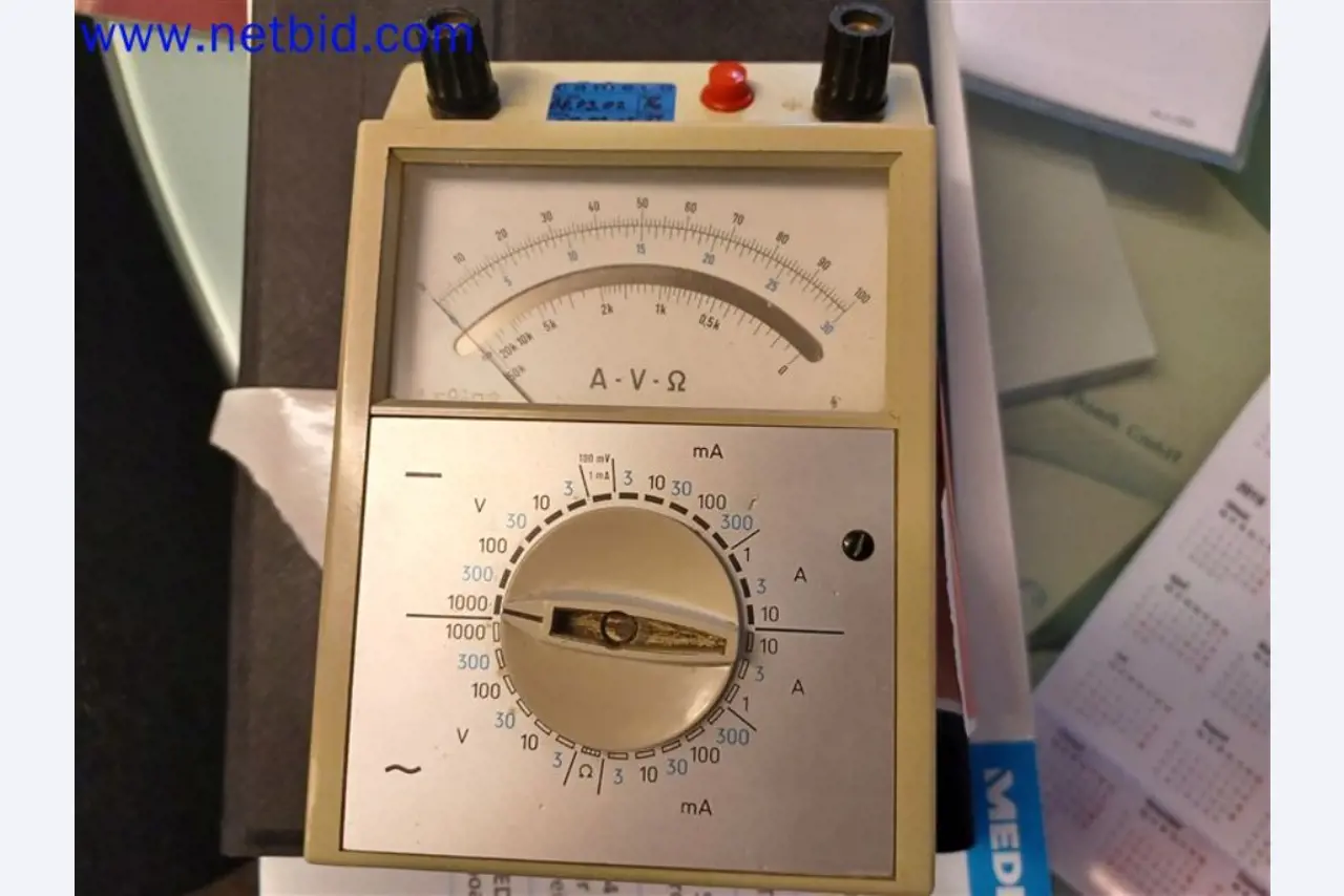 Stroje, systémy, kancelářské vybavení, příslušenství a IT části strojírenské společnosti pro "mikro" CNC stroje, výrobce řídicích prvků a vývojář softwaru.-1