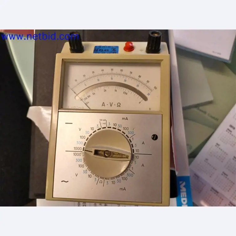 Stroje, systémy, kancelářské vybavení, příslušenství a IT části strojírenské společnosti pro "mikro" CNC stroje, výrobce řídicích prvků a vývojář softwaru.-1