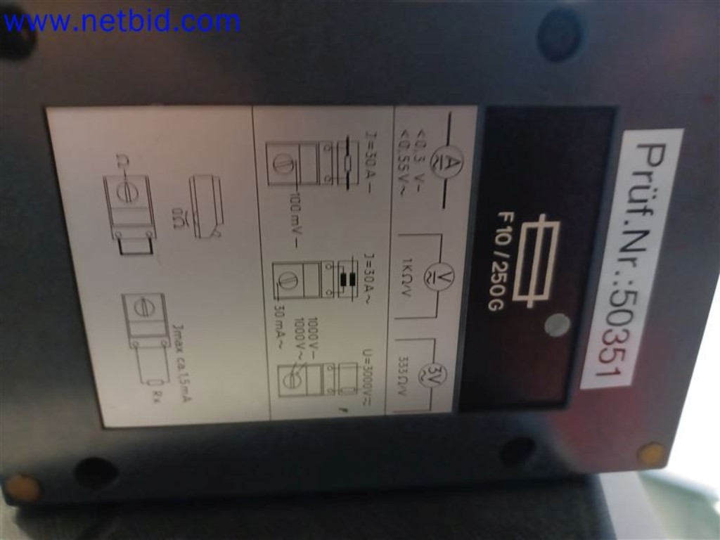 Stroje, systémy, kancelářské vybavení, příslušenství a IT části strojírenské společnosti pro "mikro" CNC stroje, výrobce řídicích prvků a vývojář softwaru.-3