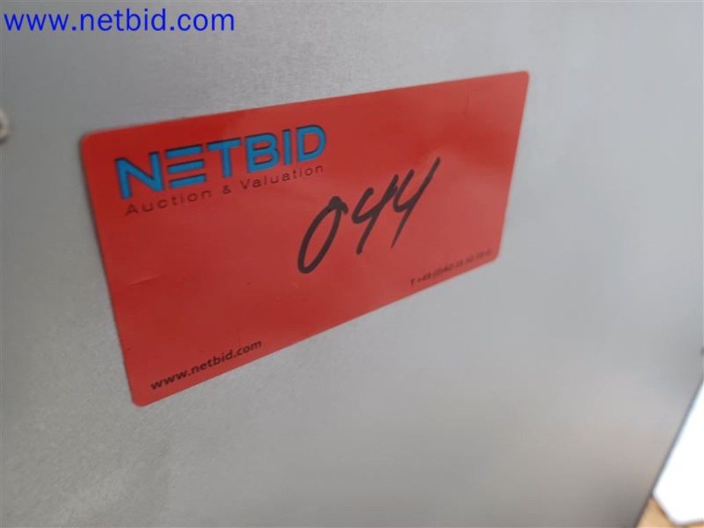 Stroje, systémy, kancelářské vybavení, příslušenství a IT části strojírenské společnosti pro "mikro" CNC stroje, výrobce řídicích prvků a vývojář softwaru.-2