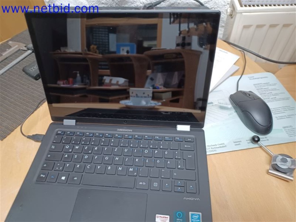 Stroje, systémy, kancelářské vybavení, příslušenství a IT části strojírenské společnosti pro "mikro" CNC stroje, výrobce řídicích prvků a vývojář softwaru.-5